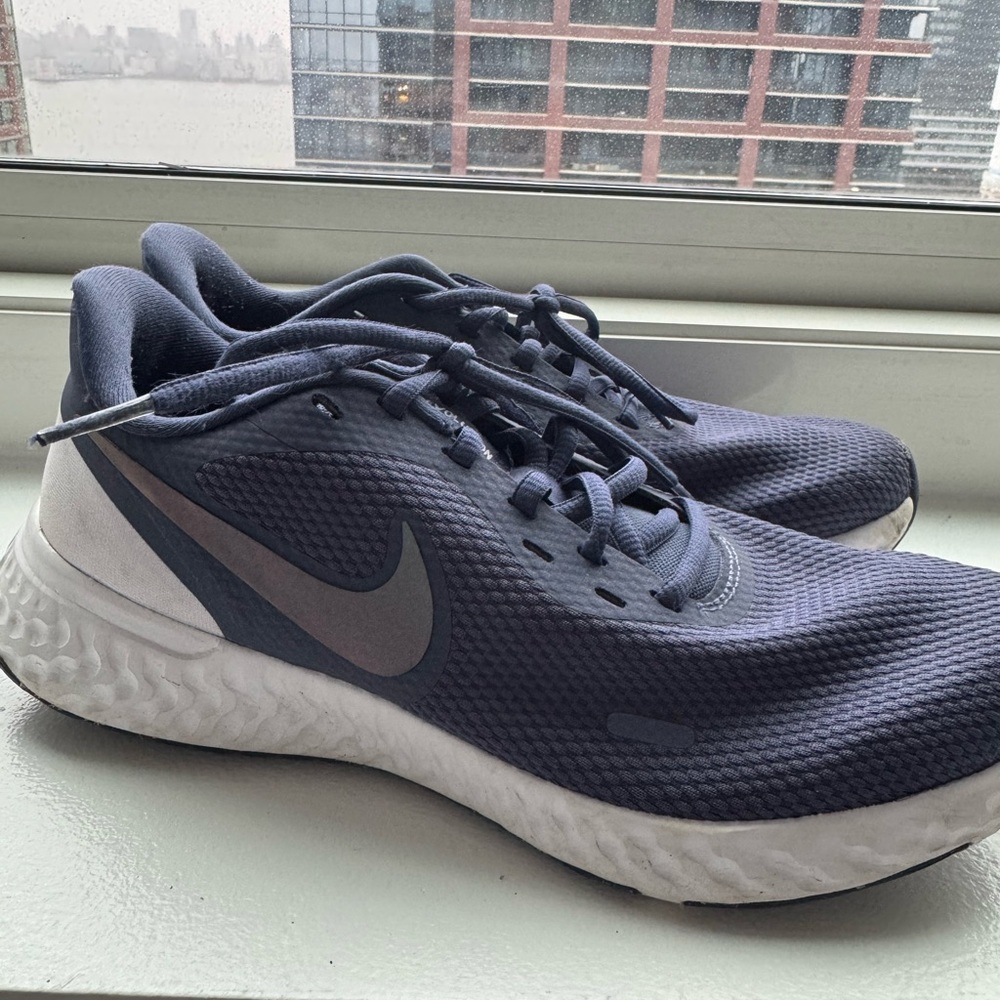 Nike Women’s Revolution Running Sneaker Size 9 Like New
